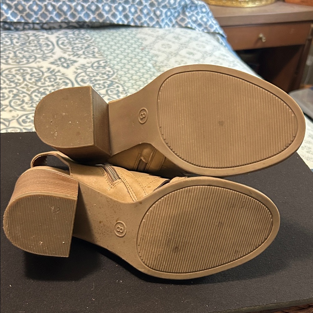 Universal Thread Beige Strappy Chunky Heeled Sand… - image 4